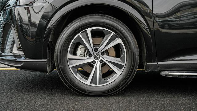 Lexus RX 2025 Model 3 50h Two-Wheel Drive Joy f ul Edition – фото 8