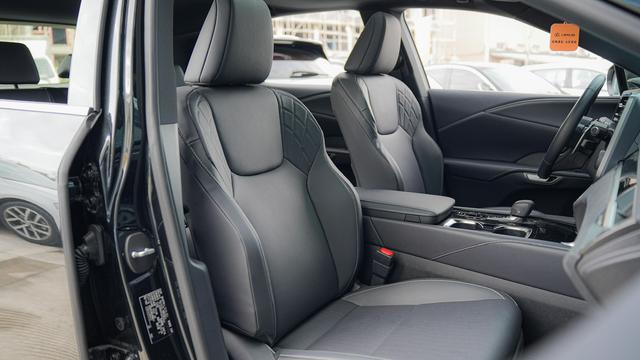 Lexus RX 2025 Model 3 50h Two-Wheel Drive Joy f ul Edition – фото 12