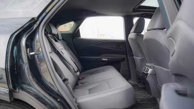 Lexus RX 2025 Model 3 50h Two-Wheel Drive Joy f ul Edition – фото 14