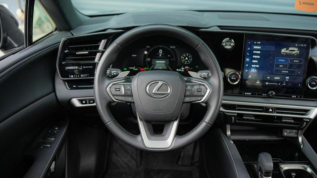 Lexus RX 2025 Model 3 50h Two-Wheel Drive Joy f ul Edition – фото 19