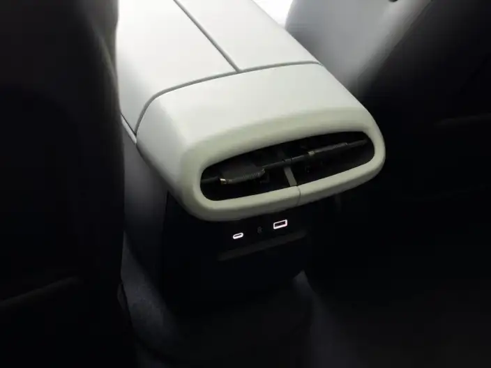 **Lynk & Co Z10** 2024 Model 95kWh 806km Rear Drive Smart Driving Max – фото 9