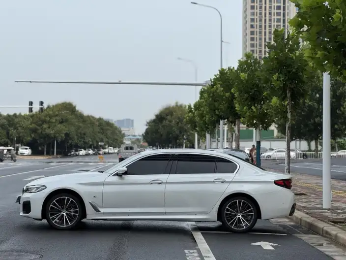 BMW 5 Series 2022 Model Facelift II 530Li Leading Model M Sports Set – фото 4