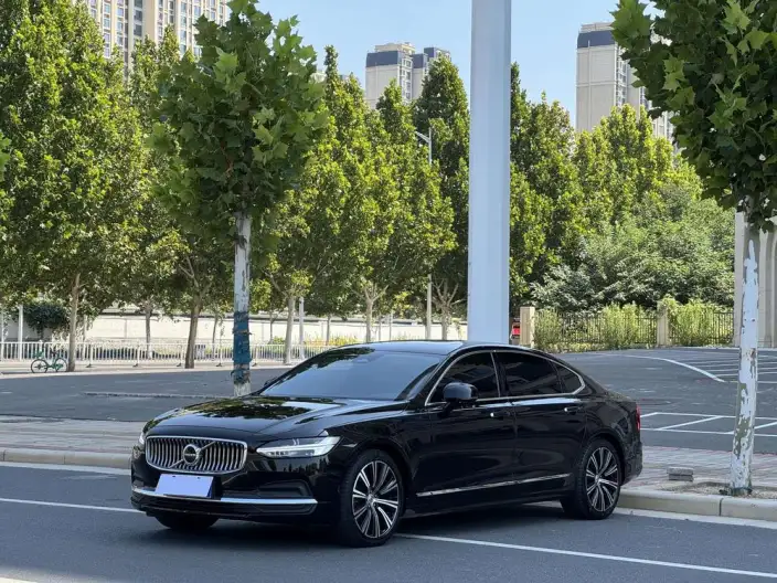 Volvo S90 2024 Model B5 Smart Range Deluxe Edition – фото 1