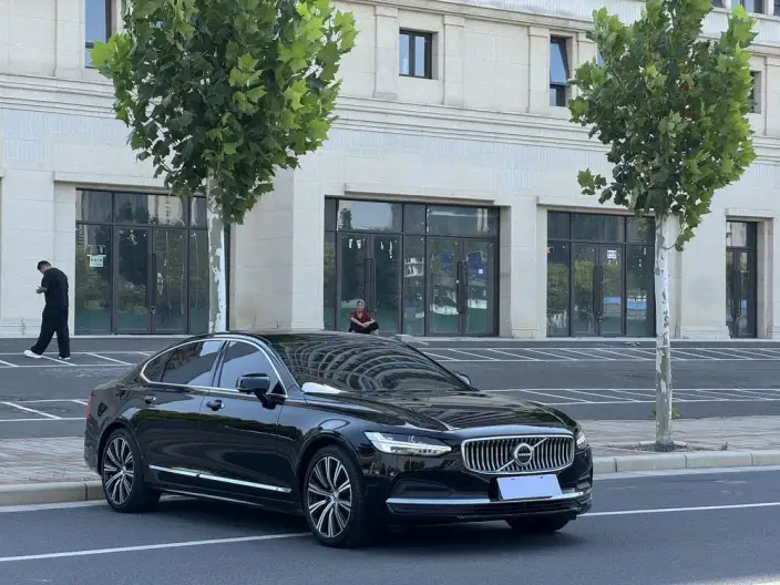 Volvo S90 2024 Model B5 Smart Range Deluxe Edition – фото 3