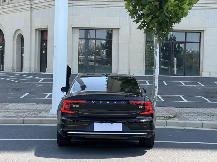 Volvo S90 2024 Model B5 Smart Range Deluxe Edition – фото 6