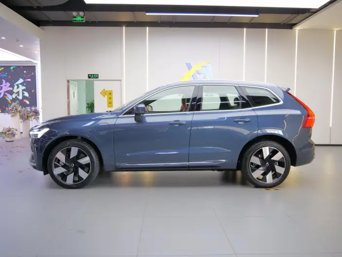 Volvo XC60 PHEV 2025 Model T8 4WD Long Battery Life Pro Smart Elegance Deluxe Edition – фото 4