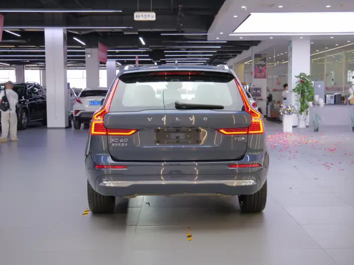 Volvo XC60 PHEV 2025 Model T8 4WD Long Battery Life Pro Smart Elegance Deluxe Edition – фото 6