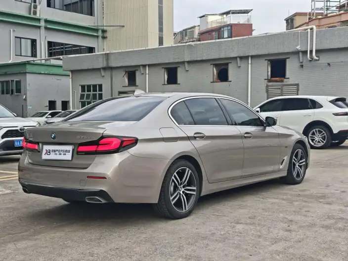 BMW 5 Series PHEV 2022 Model Facelift II 535Le Luxury Set – фото 6