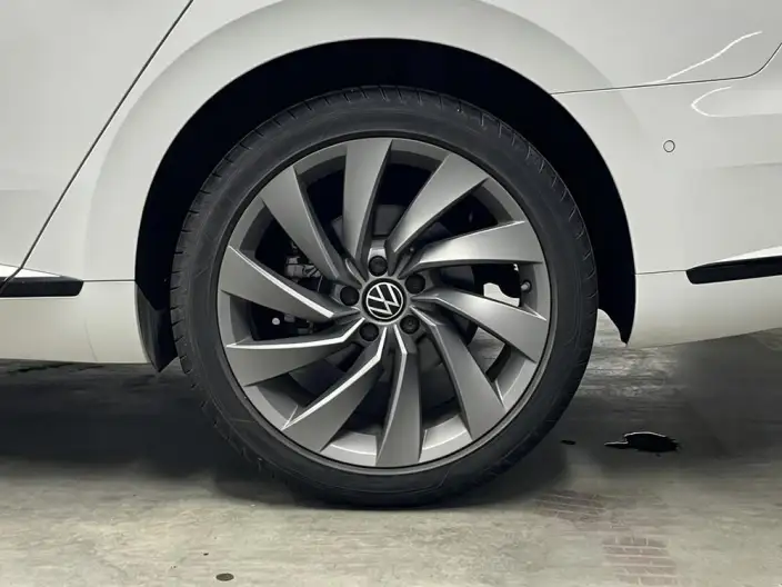 Volkswagen CC 2023 Model 380TSI Eye-catching version – фото 9