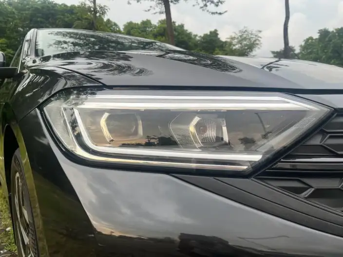 Volkswagen Sagitar 2023 Model 300TSI DSG Beyond Edition – фото 9