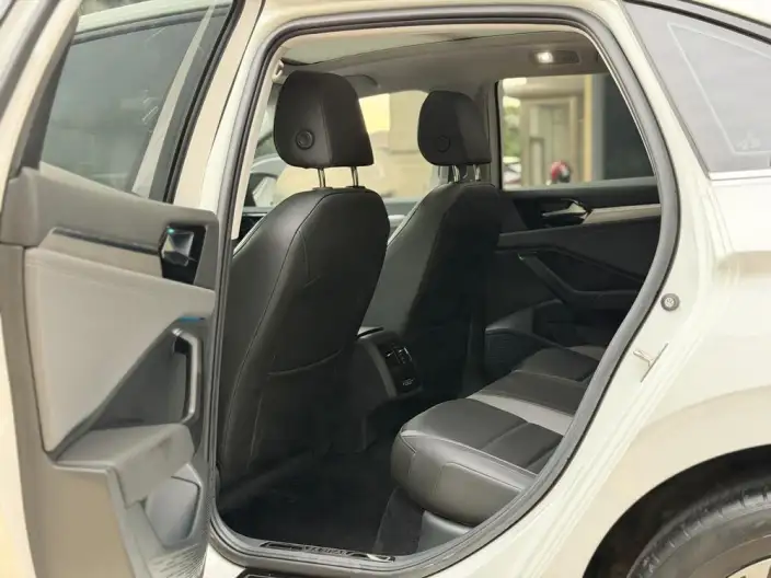 Volkswagen Sagitar 2022 Model 280TSI DSG Flying Version – фото 9
