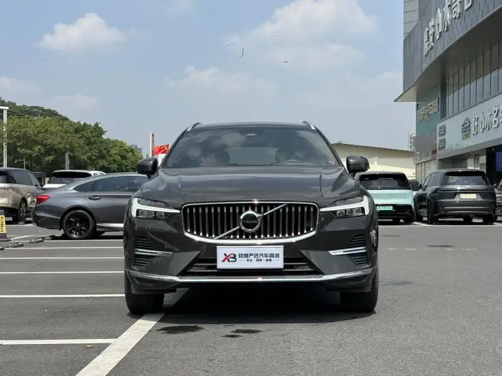 Volvo XC60 2022 Model B5 4WD Smart Range Deluxe Edition – фото 2