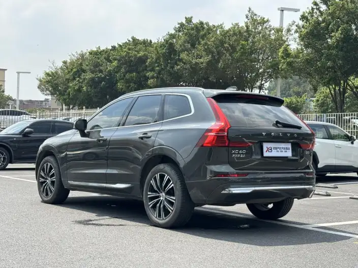 Volvo XC60 2022 Model B5 4WD Smart Range Deluxe Edition – фото 5