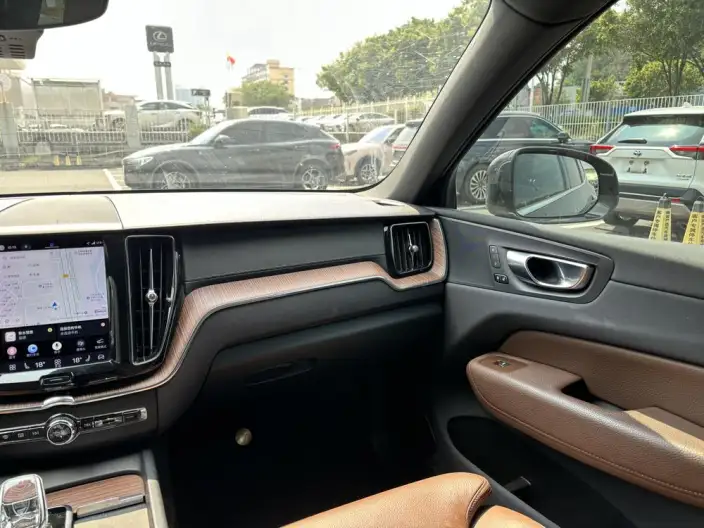 Volvo XC60 2022 Model B5 4WD Smart Range Deluxe Edition – фото 7