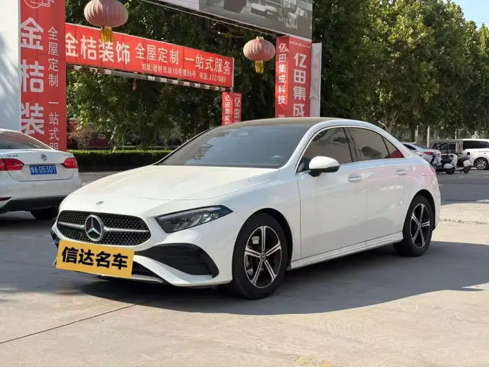 Mercedes-Benz A-class 2023 Model A 200 L Sports sedan Fashion Edition – фото 1