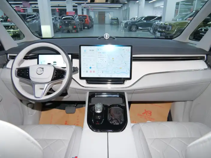 Volvo EM90 2025 Model Ultra VI seat – фото 9