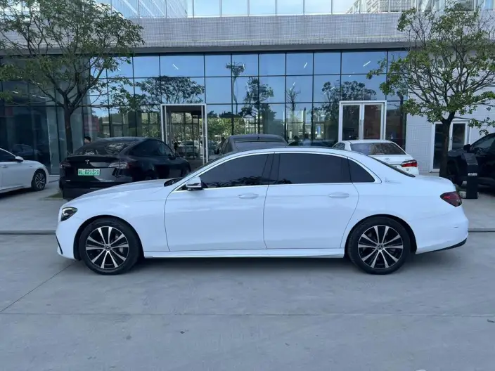 Mercedes-Benz E-Class PHEV 2021 Model E 350 e L Sports sedan – фото 3