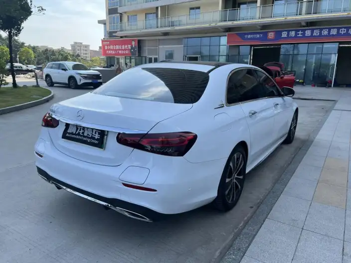 Mercedes-Benz E-Class PHEV 2021 Model E 350 e L Sports sedan – фото 5