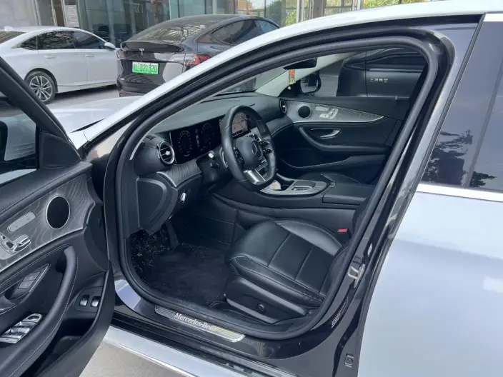 Mercedes-Benz E-Class PHEV 2021 Model E 350 e L Sports sedan – фото 8