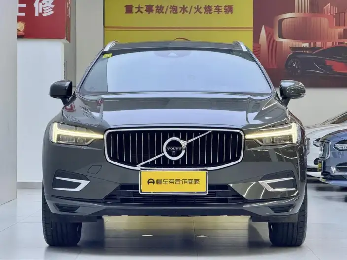 Volvo XC60 2021 Model T5 4WD Smart Range Deluxe Edition – фото 2