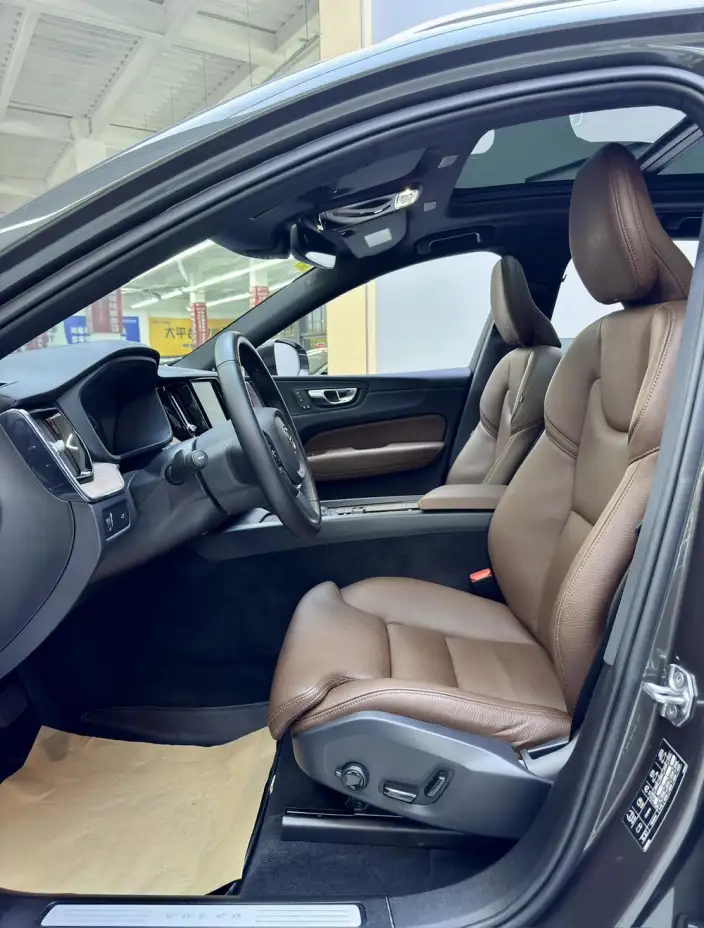 Volvo XC60 2021 Model T5 4WD Smart Range Deluxe Edition – фото 9