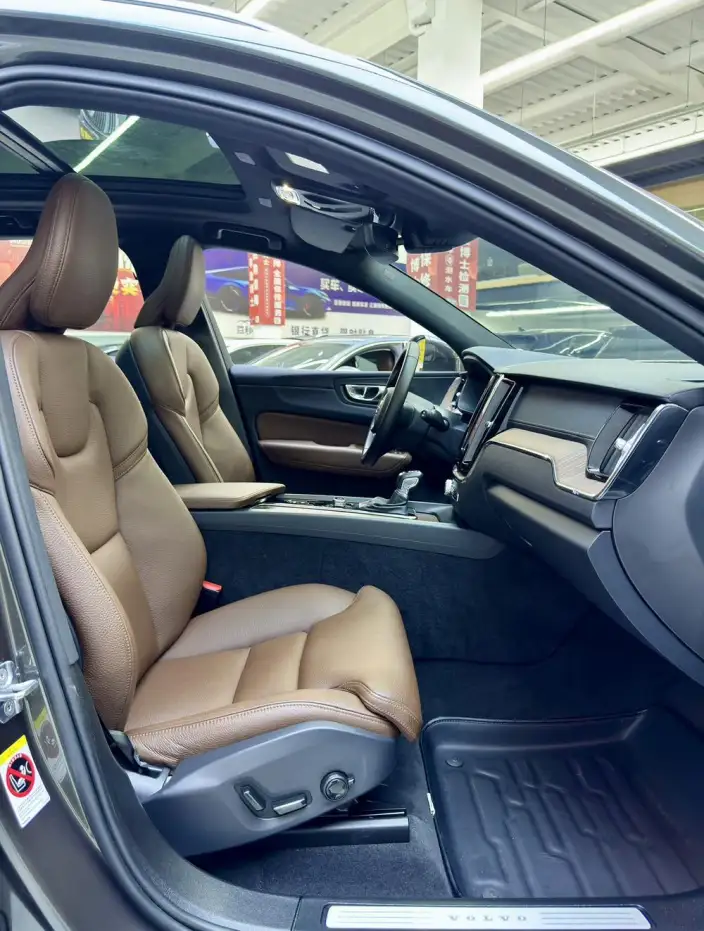Volvo XC60 2021 Model T5 4WD Smart Range Deluxe Edition – фото 10