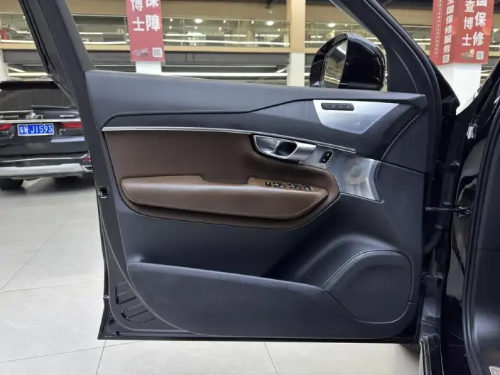 Volvo XC90 2020 Model T6 4WD Smart Elegance Deluxe Edition 7 seat – фото 7