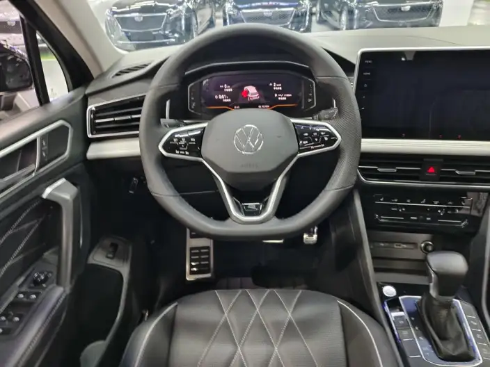 Volkswagen Tiguan L 2022 Model 330TSI Automatic 2WD R-Line Enjoy the version more – фото 6