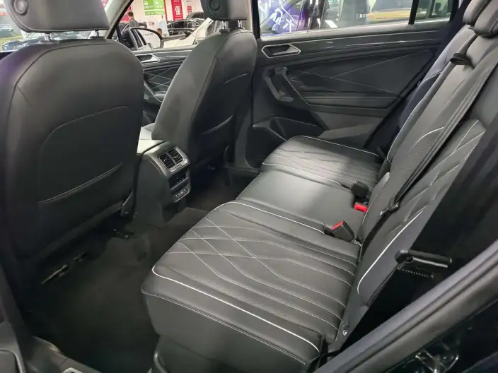 Volkswagen Tiguan L 2022 Model 330TSI Automatic 2WD R-Line Enjoy the version more – фото 8