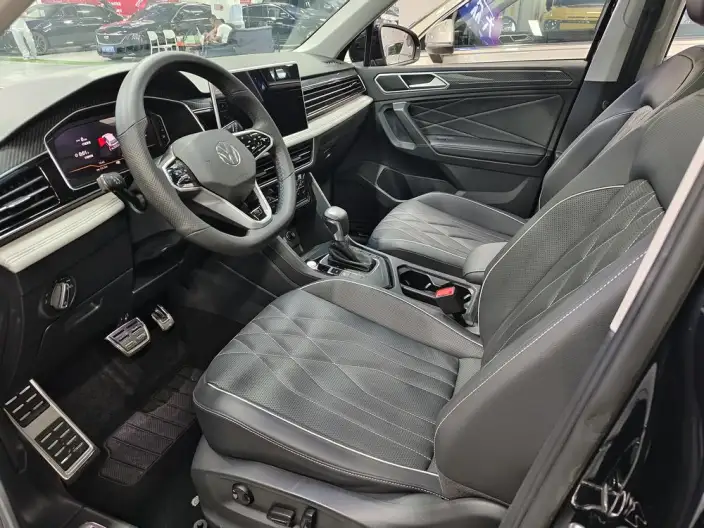 Volkswagen Tiguan L 2022 Model 330TSI Automatic 2WD R-Line Enjoy the version more – фото 10