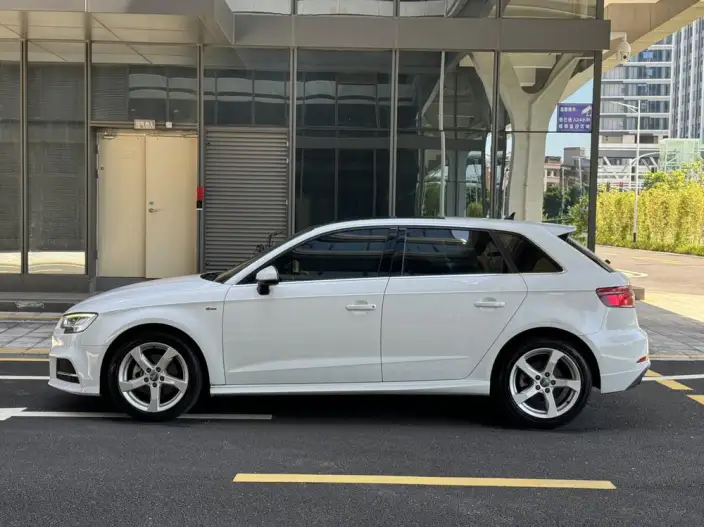Audi A3 2020 Model Sportback 35 TFSI Fashion Model China VI – фото 3