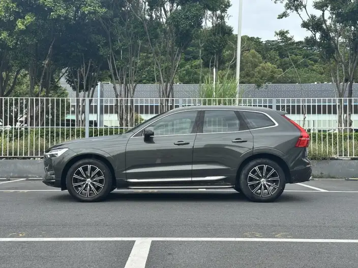 Volvo XC60 2020 Model T5 4WD Smart Range Deluxe Edition – фото 3