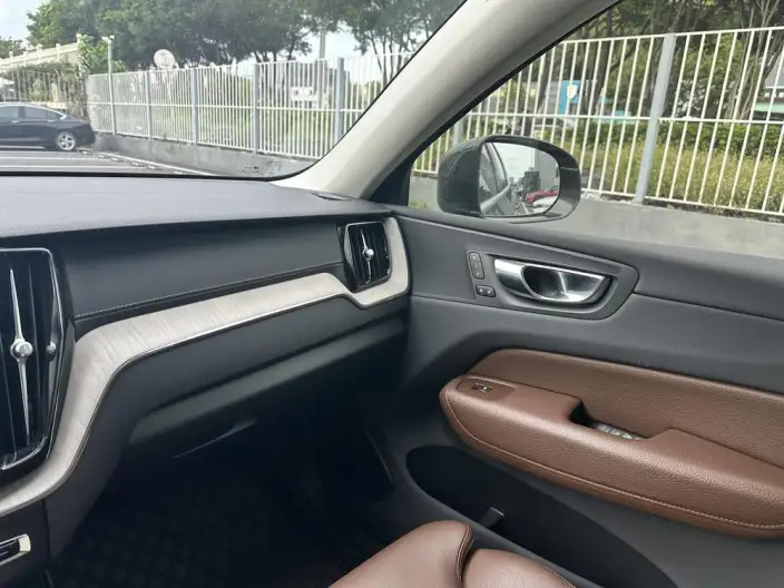Volvo XC60 2020 Model T5 4WD Smart Range Deluxe Edition – фото 6