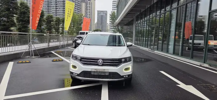Volkswagen T-Roc 2020 Model 280TSI DSG 2WD Enterprising Model – фото 2