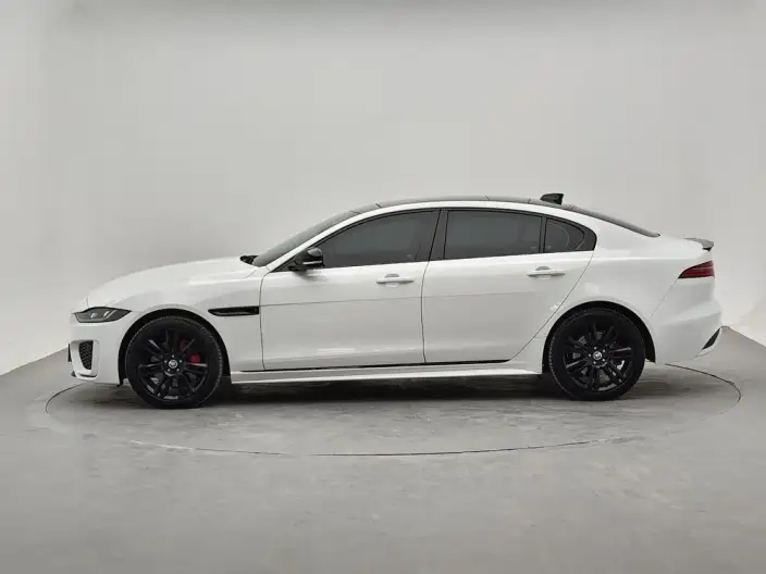 Jaguar XE L 2025 Model 2.0T 250PS R-DYNAMIC 90th Anniversary Collector Edition Edition – фото 4