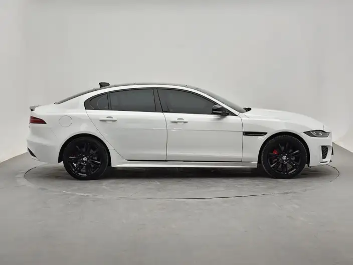 Jaguar XE L 2025 Model 2.0T 250PS R-DYNAMIC 90th Anniversary Collector Edition Edition – фото 8
