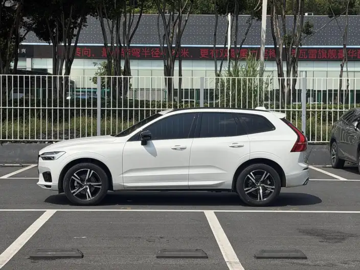Volvo XC60 2021 Model T5 4WD Smart Range Sports Edition – фото 4