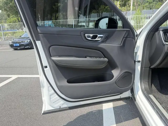 Volvo XC60 2021 Model T5 4WD Smart Range Sports Edition – фото 9