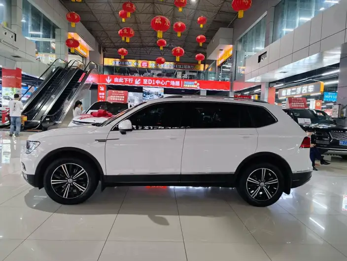 Volkswagen Tiguan L 2020 Model 280TSI Automatic 2WD Panorama Comfort Edition China VI – фото 4