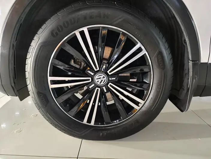 Volkswagen Tiguan L 2020 Model 280TSI Automatic 2WD Panorama Comfort Edition China VI – фото 9