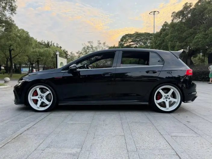 Volkswagen Golf GTI 2021 Model 380TSI DSG GTI – фото 4