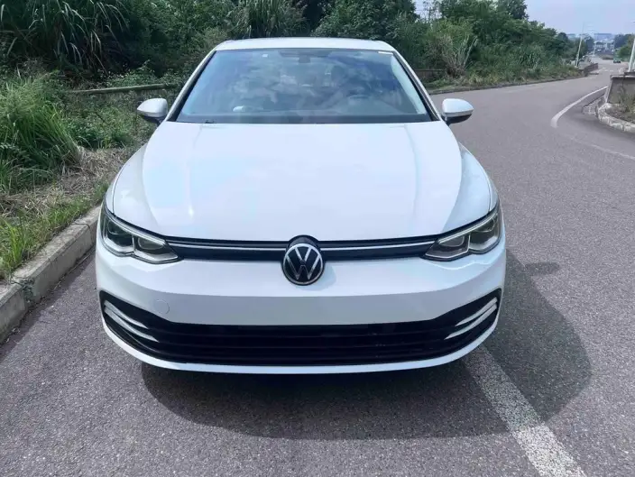 Volkswagen Golf 2023 Model 200TSI DSG – фото 2