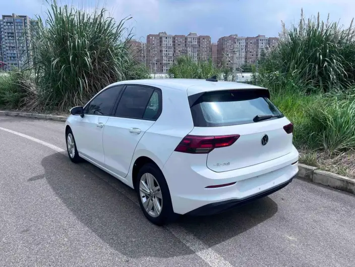 Volkswagen Golf 2023 Model 200TSI DSG – фото 5