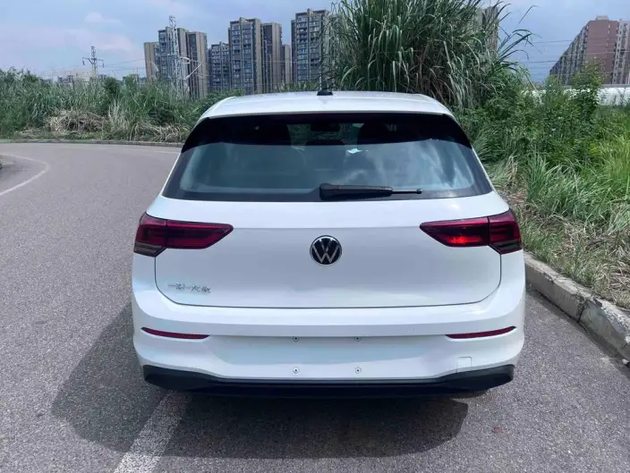 Volkswagen Golf 2023 Model 200TSI DSG – фото 6