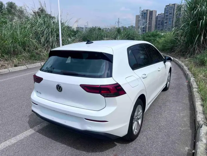 Volkswagen Golf 2023 Model 200TSI DSG – фото 7