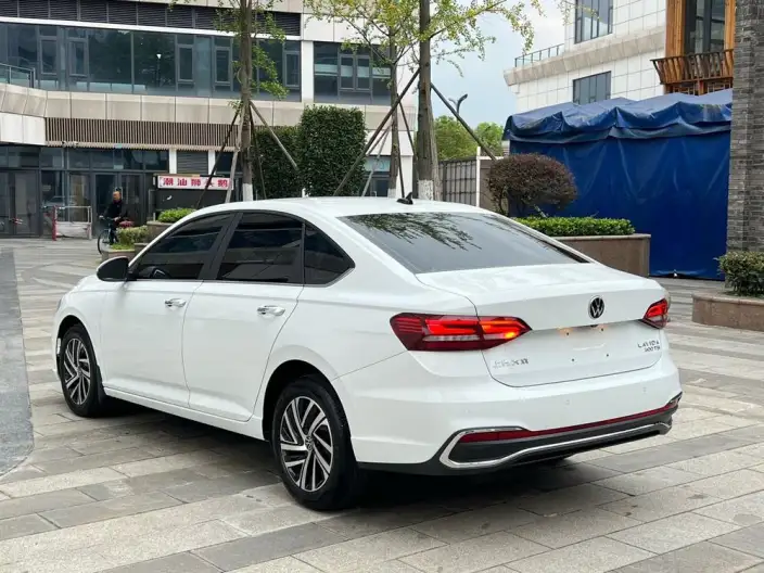 Volkswagen Lavida 2023 Model 300TSI DSG Manyi Edition – фото 4