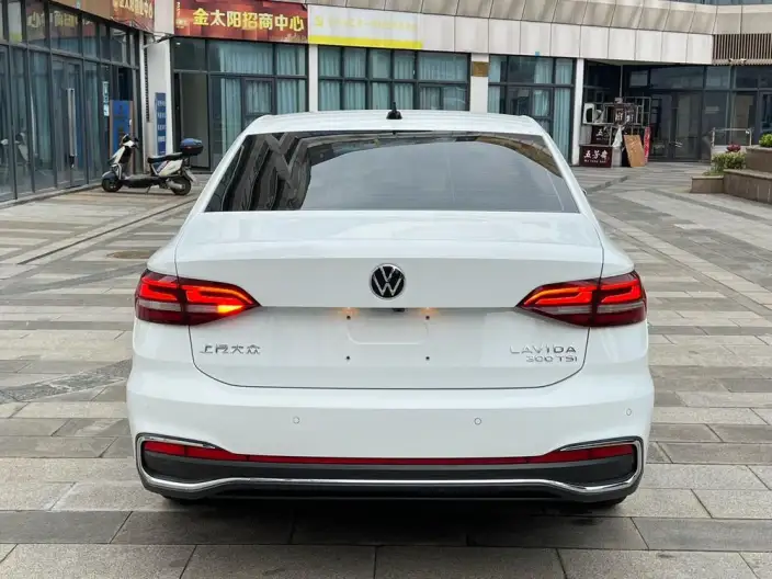 Volkswagen Lavida 2023 Model 300TSI DSG Manyi Edition – фото 5
