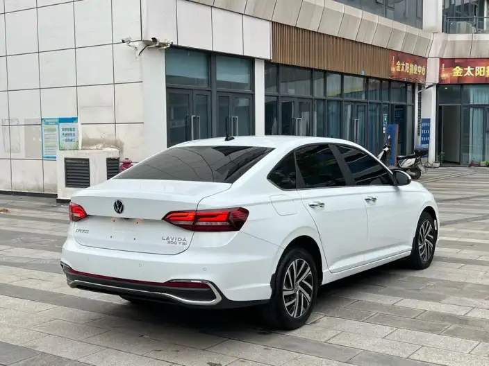 Volkswagen Lavida 2023 Model 300TSI DSG Manyi Edition – фото 6