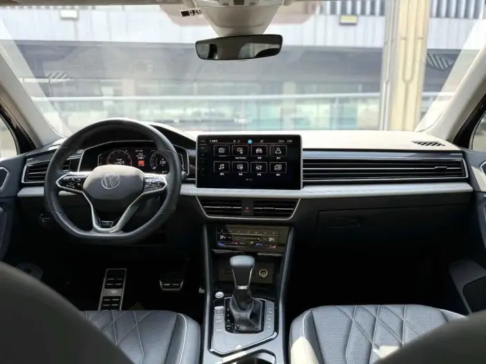 Volkswagen Tiguan L 2022 Model 330TSI Automatic 2WD R-Line Enjoy the version more – фото 7
