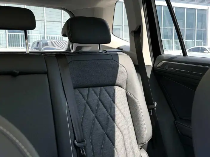 Volkswagen Tiguan L 2022 Model 330TSI Automatic 2WD R-Line Enjoy the version more – фото 9